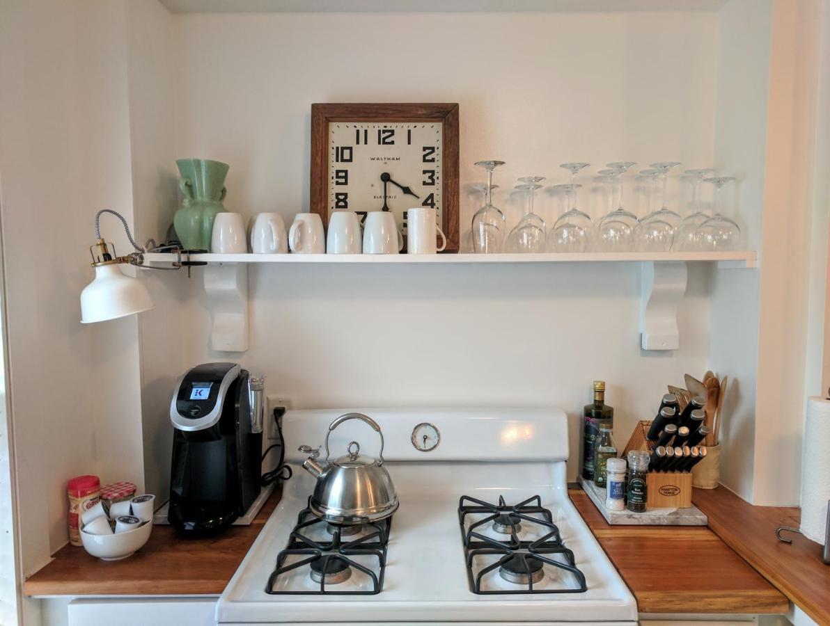 An Authentic, Rustic Luxurious Little Single Family Home In Old Town. All Yours. Marblehead Eksteriør bilde