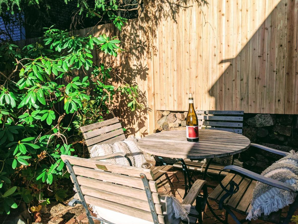 An Authentic, Rustic Luxurious Little Single Family Home In Old Town. All Yours. Marblehead Eksteriør bilde