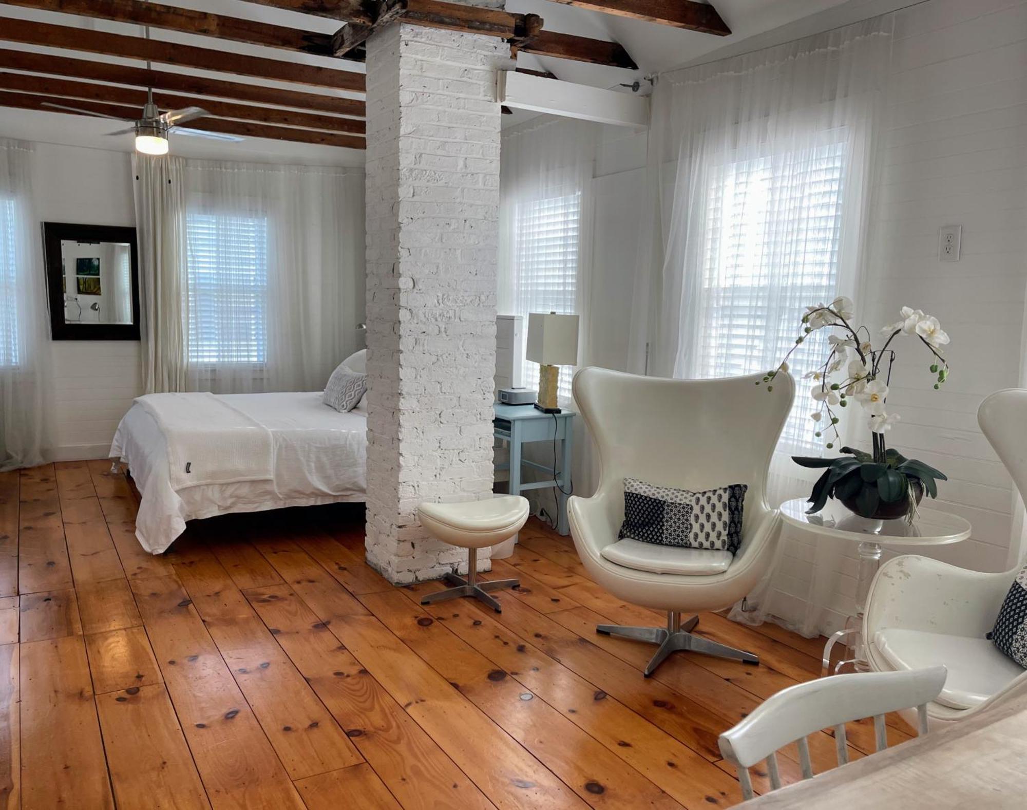 An Authentic, Rustic Luxurious Little Single Family Home In Old Town. All Yours. Marblehead Eksteriør bilde